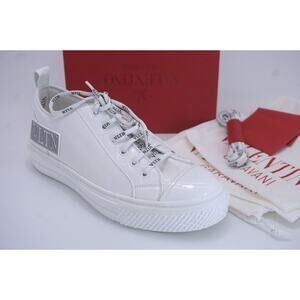 Valentino Giggies VLTN Logo Banded White Patent Sneaker Flats SZ 39 low top $860